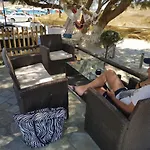 Tinos Zalonis شقة فندقية